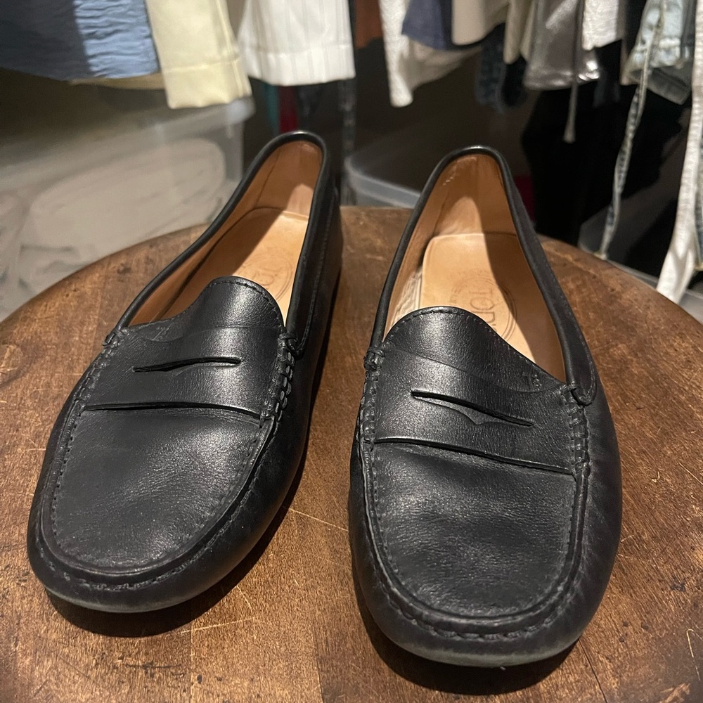 Tod's Elegant Black Leather Loafers